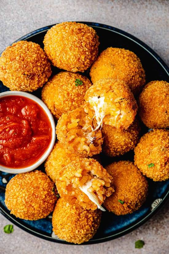 Cheesy Arancini Balls (10 pcs)