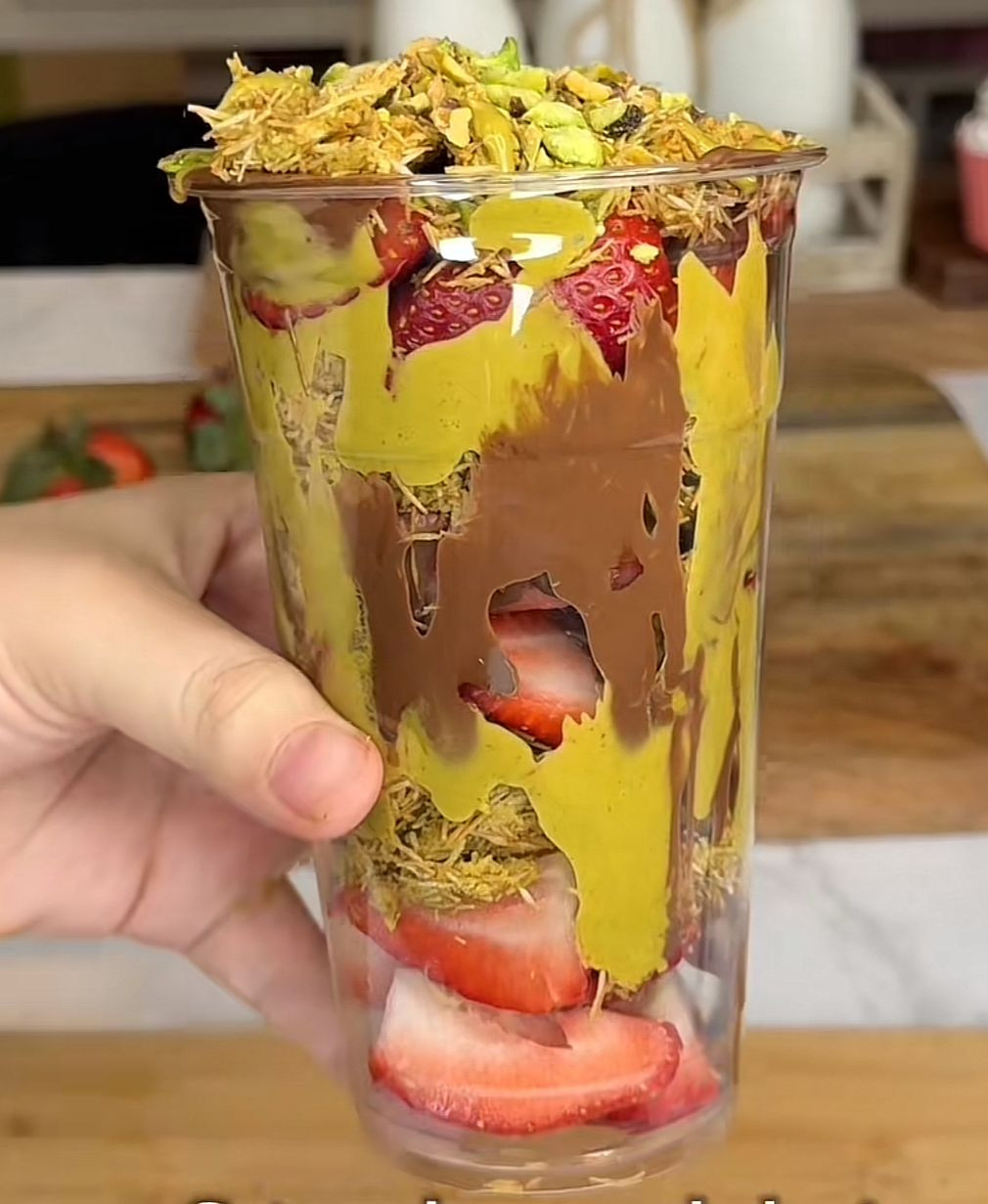 Strawberry Chocolate Dubai Cup